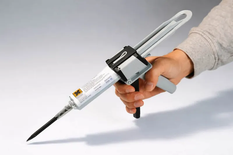 V9500 applicator gun for precise application of two component epoxy adhesive